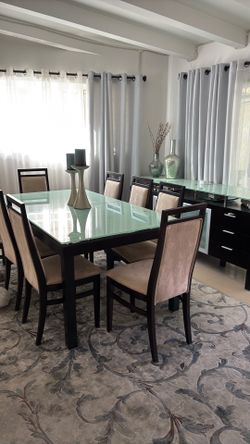 Dining set with buffet