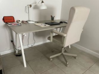 Office desk and chair set