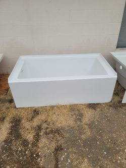 Free tub (Not metal) small damage