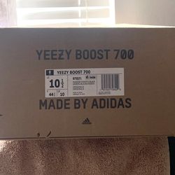 Yeezy 700 Wave Runner Size 10.5 – Clean, OG Box
