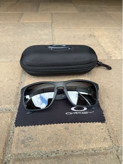 Oakley Holbrook Sunglasses Matte Crystal Black Frame Prizm Black Polar Lens w/ Case + Cloth