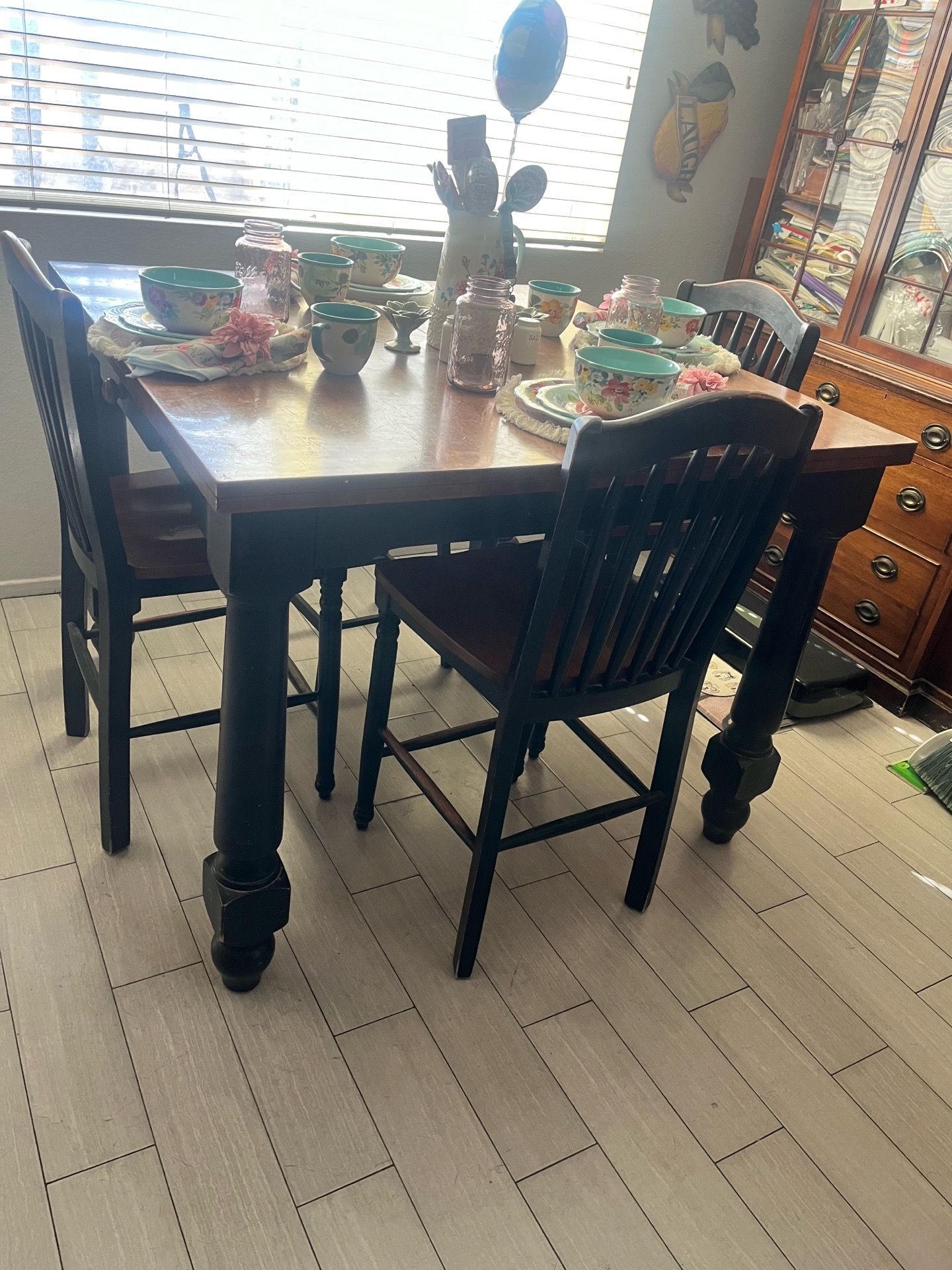 Table and three chairs ( free )