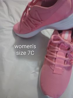 Women's puma sneakers ( size 7)