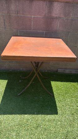 Foldable table