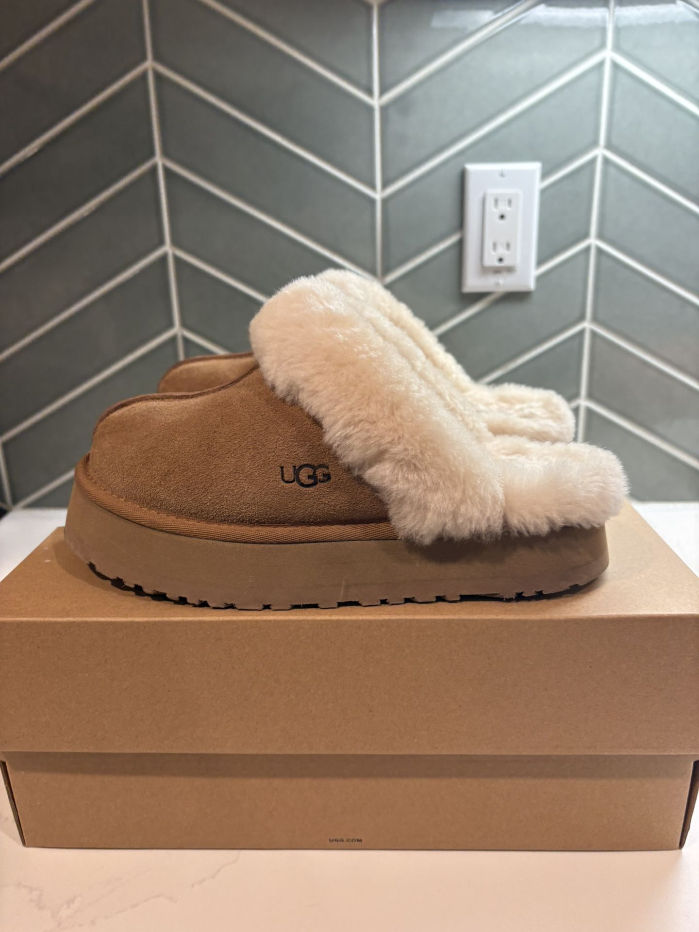 UGG Disquette Slippers – Chestnut