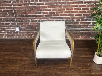 Delivery Available Thomasville chair retails 350