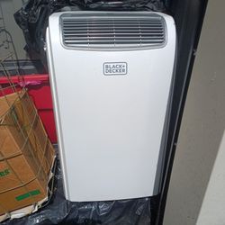  Portable Black And Decker A/C Unit (ON WHEELS)