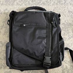 Life In Motion (TM) Momentum Computer Messenger Bag
