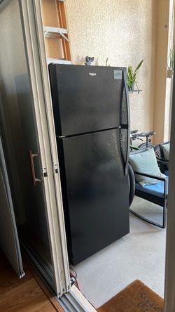 Whirlpool Black Top-Freezer Refrigerator