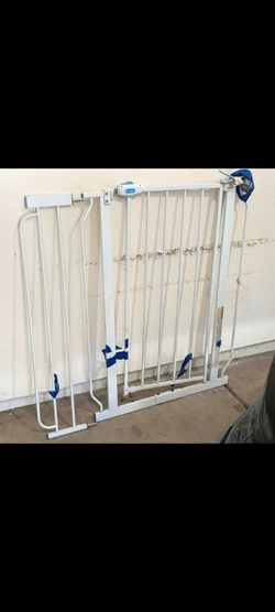 Regalo tall baby /dog gate
