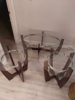 Beautiful Glass Living Room Table Set with Lamps!