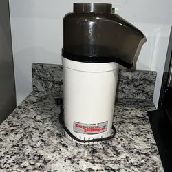 Popcorn Pumper – Electric Hot Air Popper 🍿  "Hot Air Popper" versátil.