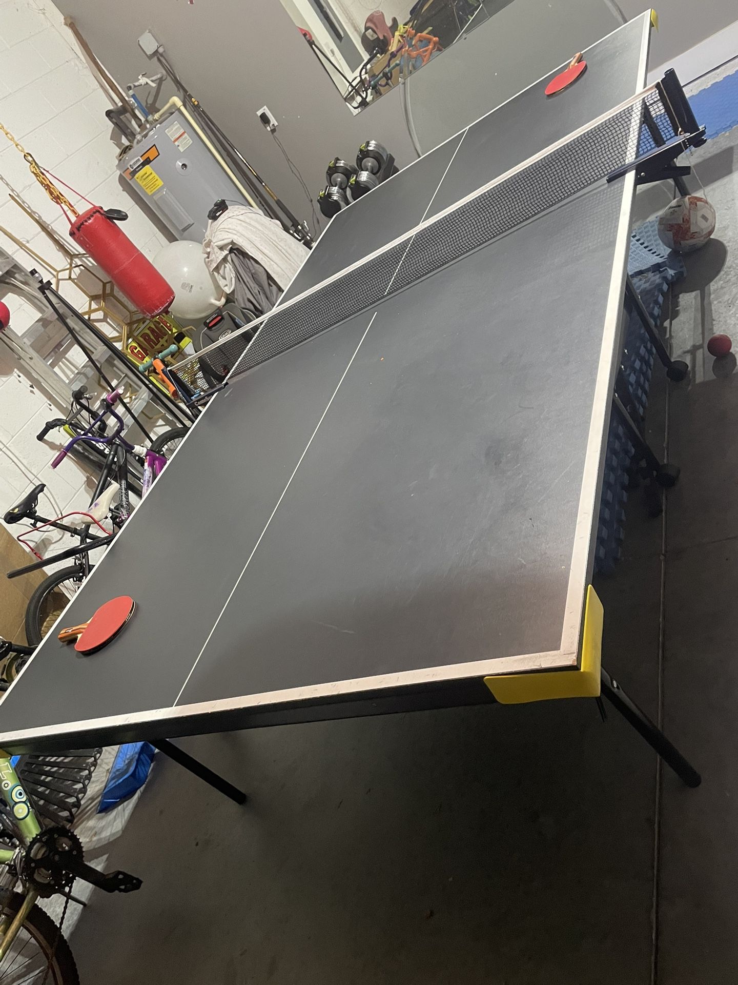 Table Tennis Table + 4 Rackets