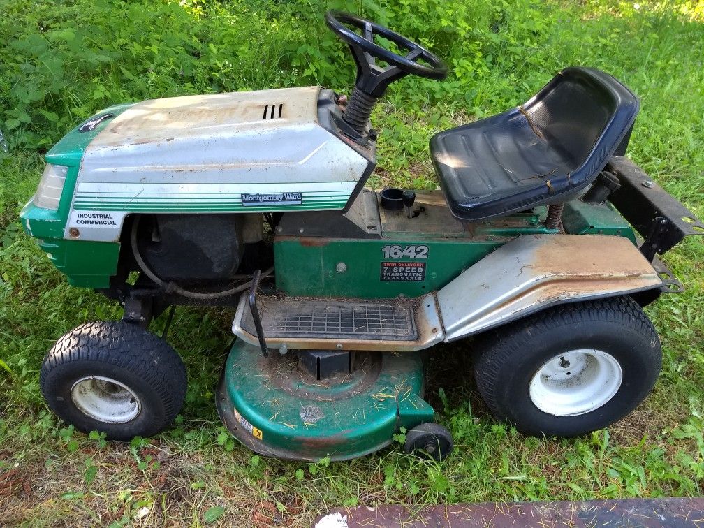 Montgomery Ward Riding Lawnmower-16 horse/42" Cutting Deck