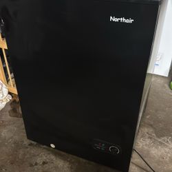 Upright Chest Freezer 3.5 Cu. Ft.  22”W 22”L 31”H