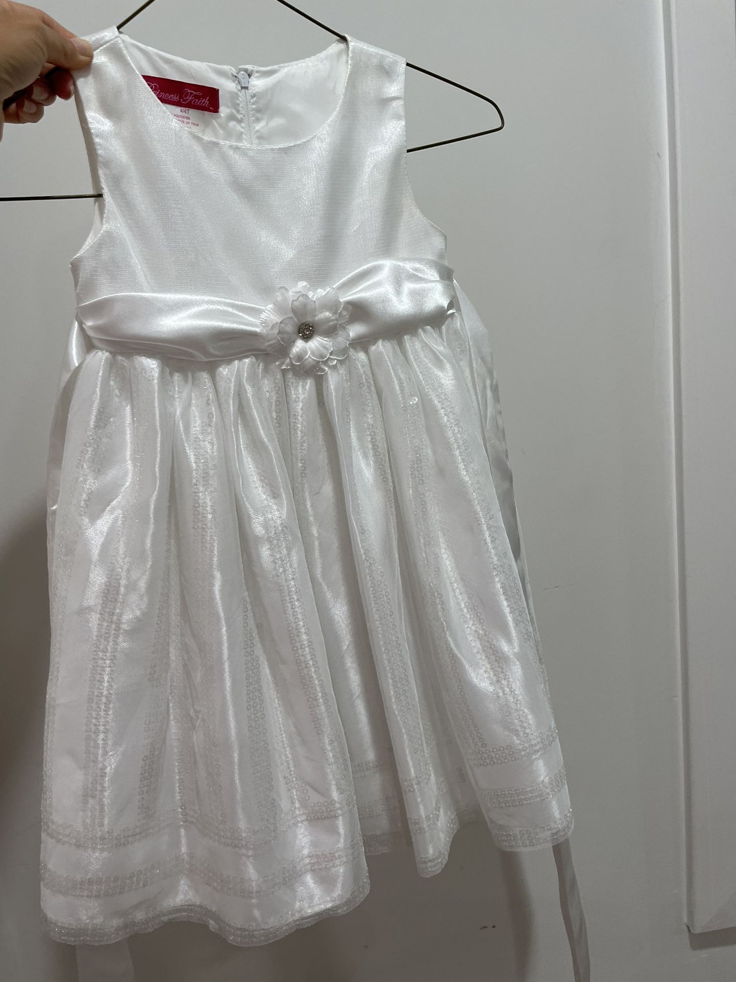 Like New Size 4-4t White Prettt Dress