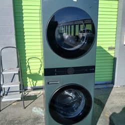 NEW !! LG THINQ 27" STACKABLE WASHER AND GAS DRYER TOWER IN COLOR GREEN / SMART 