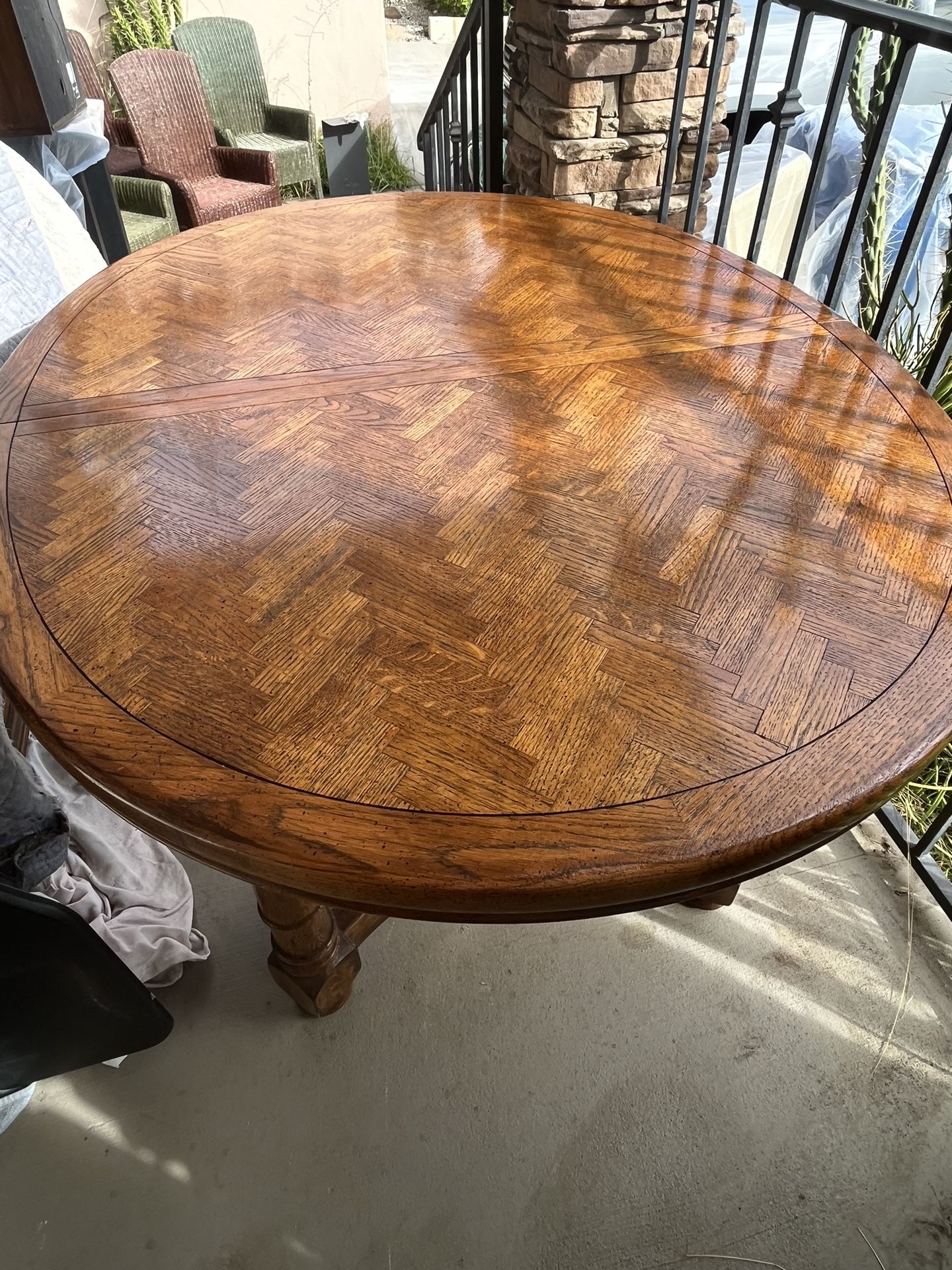 The Classy Expandable Dining Table