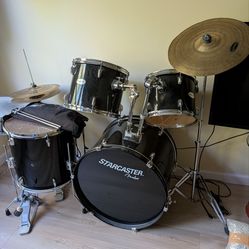 Fender Starcaster Drum Set excellent condition