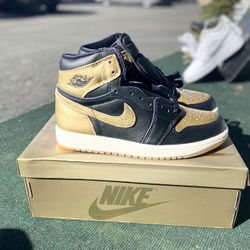 Air Jordan 1 High Black Metallic Gold
