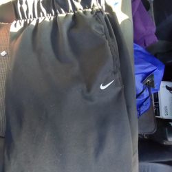Nikes Extra Large Men's Thermofit Black Sweatpants