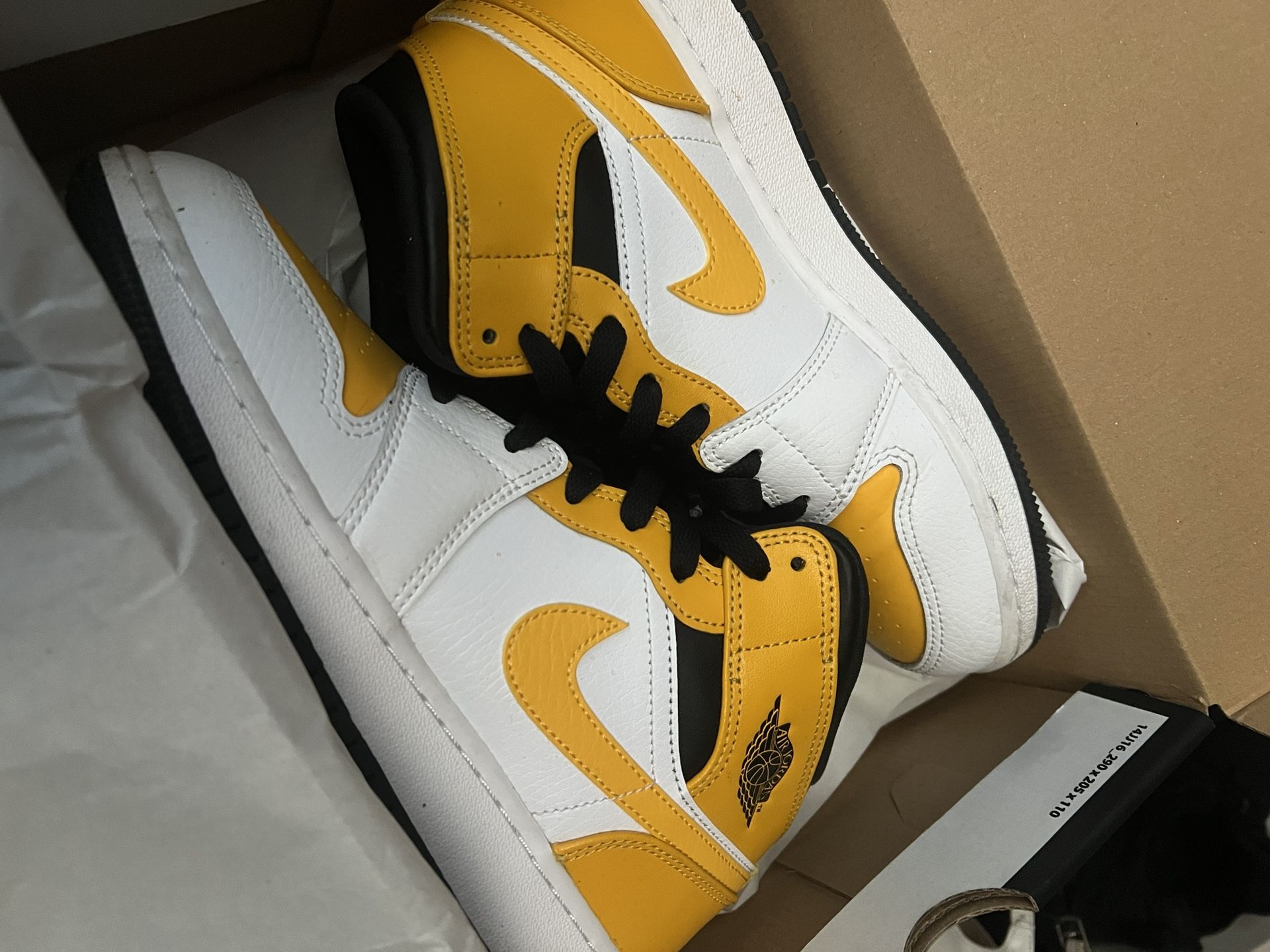 Jordan 1 Mid 5.5Y (women 7)