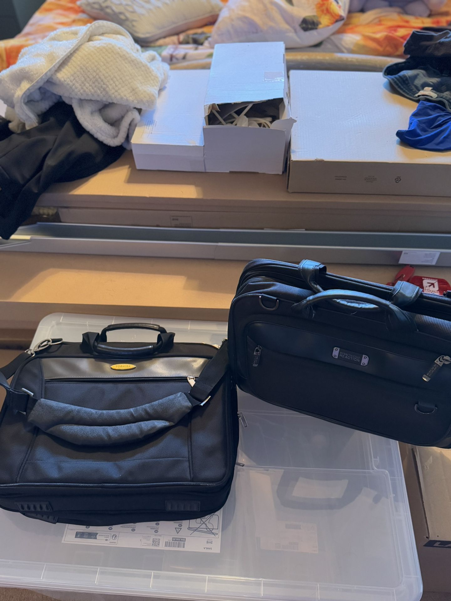 2 Laptop BAGS Toshiba Metropolitan 16" Satellite AND KENNETH COLE REACTION 15.6”