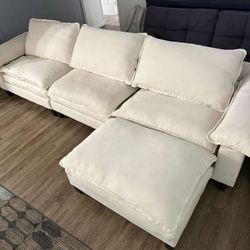 The 5-piece living room set is practically new; the entire set can be disassembled for easy transport.