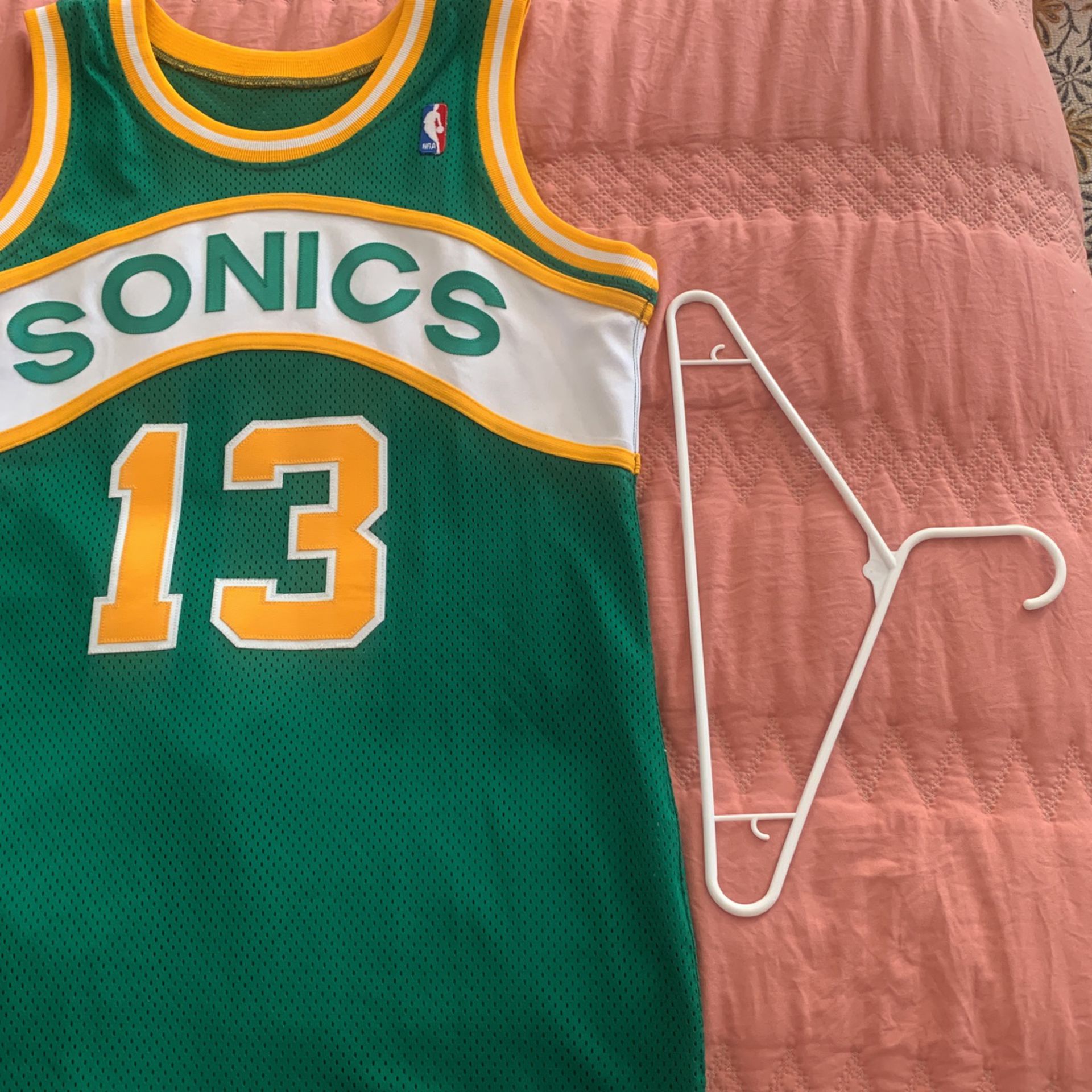 THROWBACK KENDALL GILL SEATTLE SUPERSONICS #13 JERSEY WITH MATCHING SHORTS  for Sale in Palmdale, CA - OfferUp