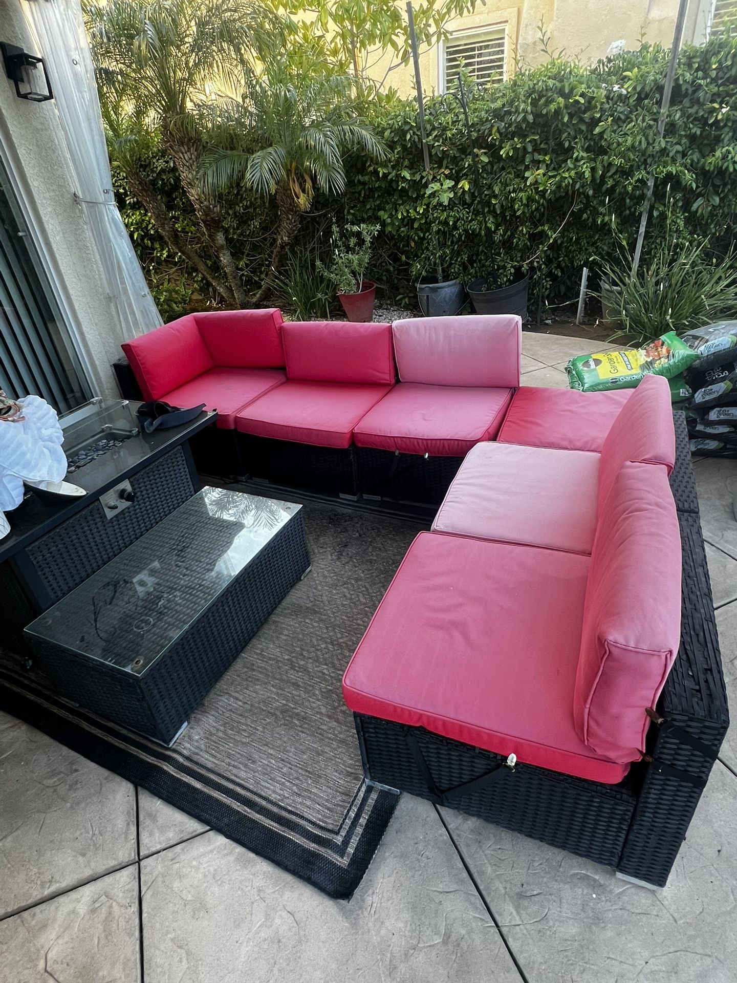 Free outdoor sectional with table