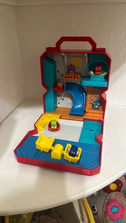 Lakeshore Learning  Bot Playhouse
