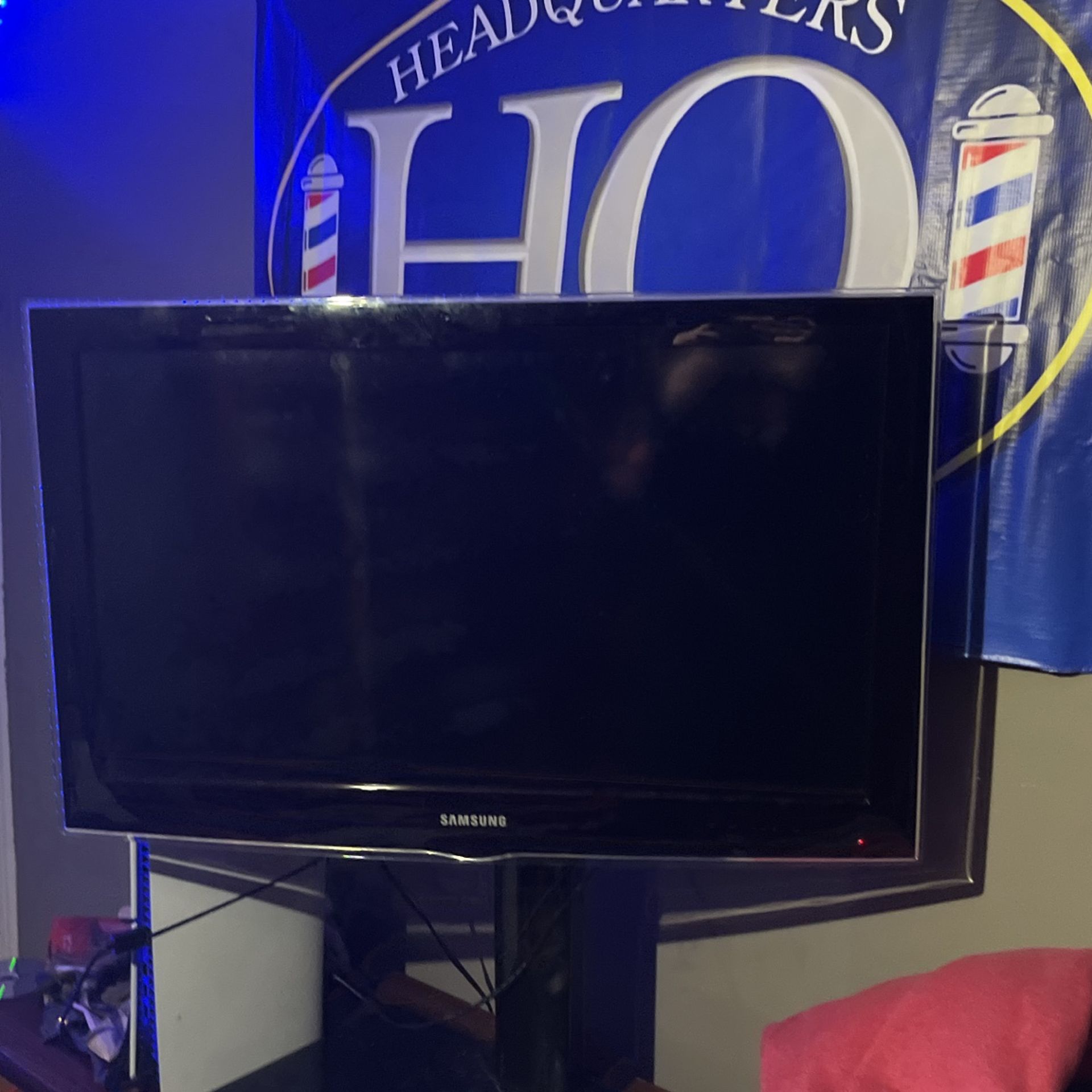40” Samsung Tv With Rotating Stand