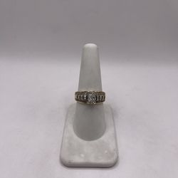 10kt Gold Diamond Engagement Style Ring 