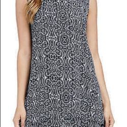 NWT Fever Women Double Layer Sleeveless Blouse Black White Floral Tile L Large top

Brand new, with tags
Size L Large
Assymetrical hem, Double Layer, 