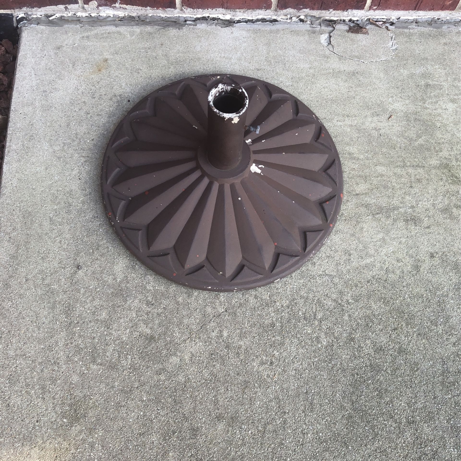 Cast Aluminum Heavy Duty Brown Umbrella Stand