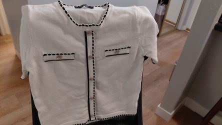 HayLynn New York Black & White Scalloped Crop Knit Top / Cardigan