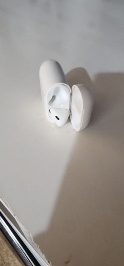 Right Airpod with case (1st Gen)