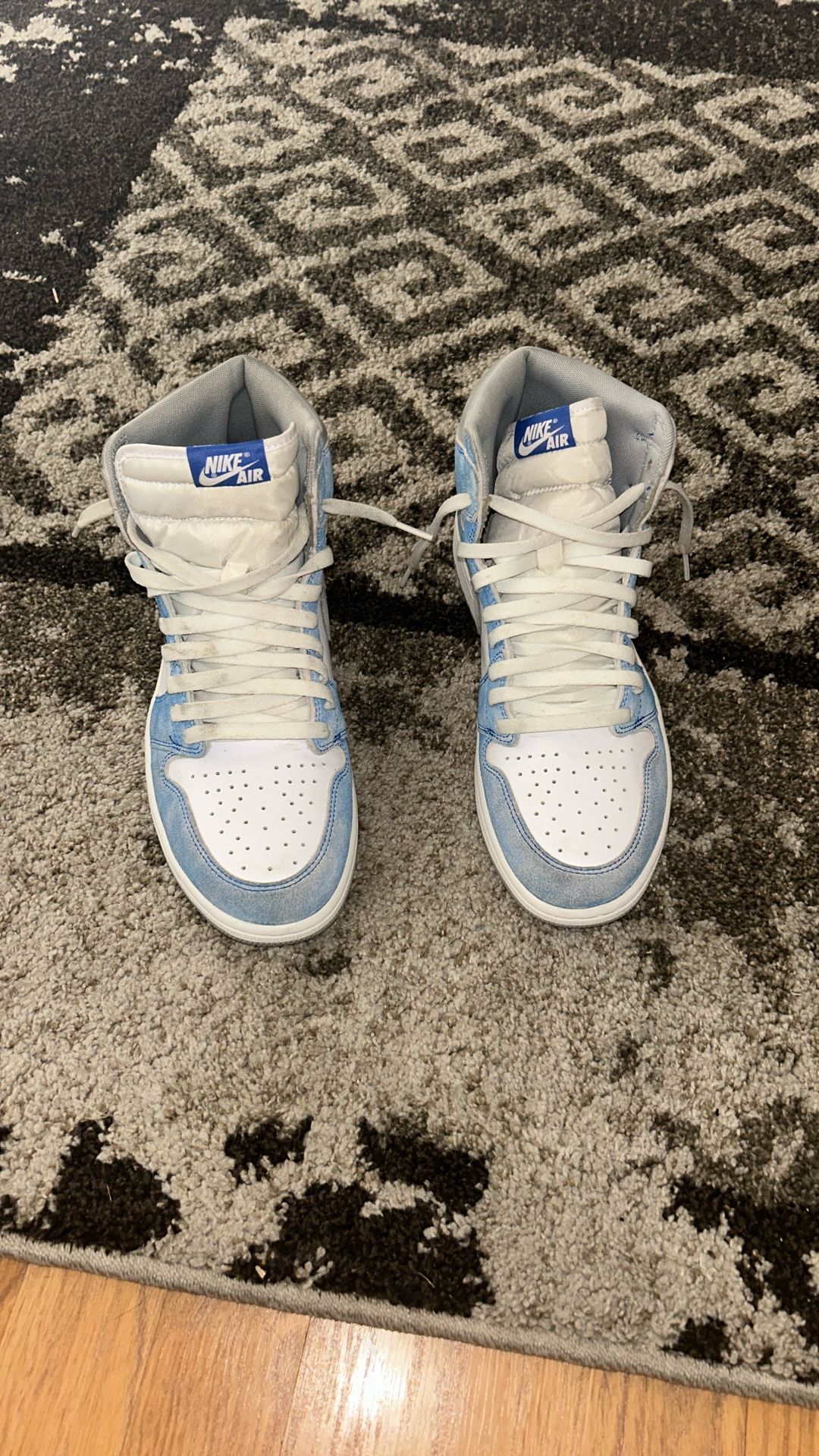 Jordan 1 Retro High OG Hyper Royal