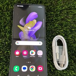 Samsung Z Flip4 5g. Like New And Unlocked! 
