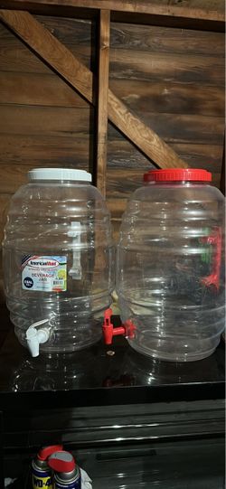 2 AmericanMaid 5 Gallon Beverage Dispensers – Set of 2