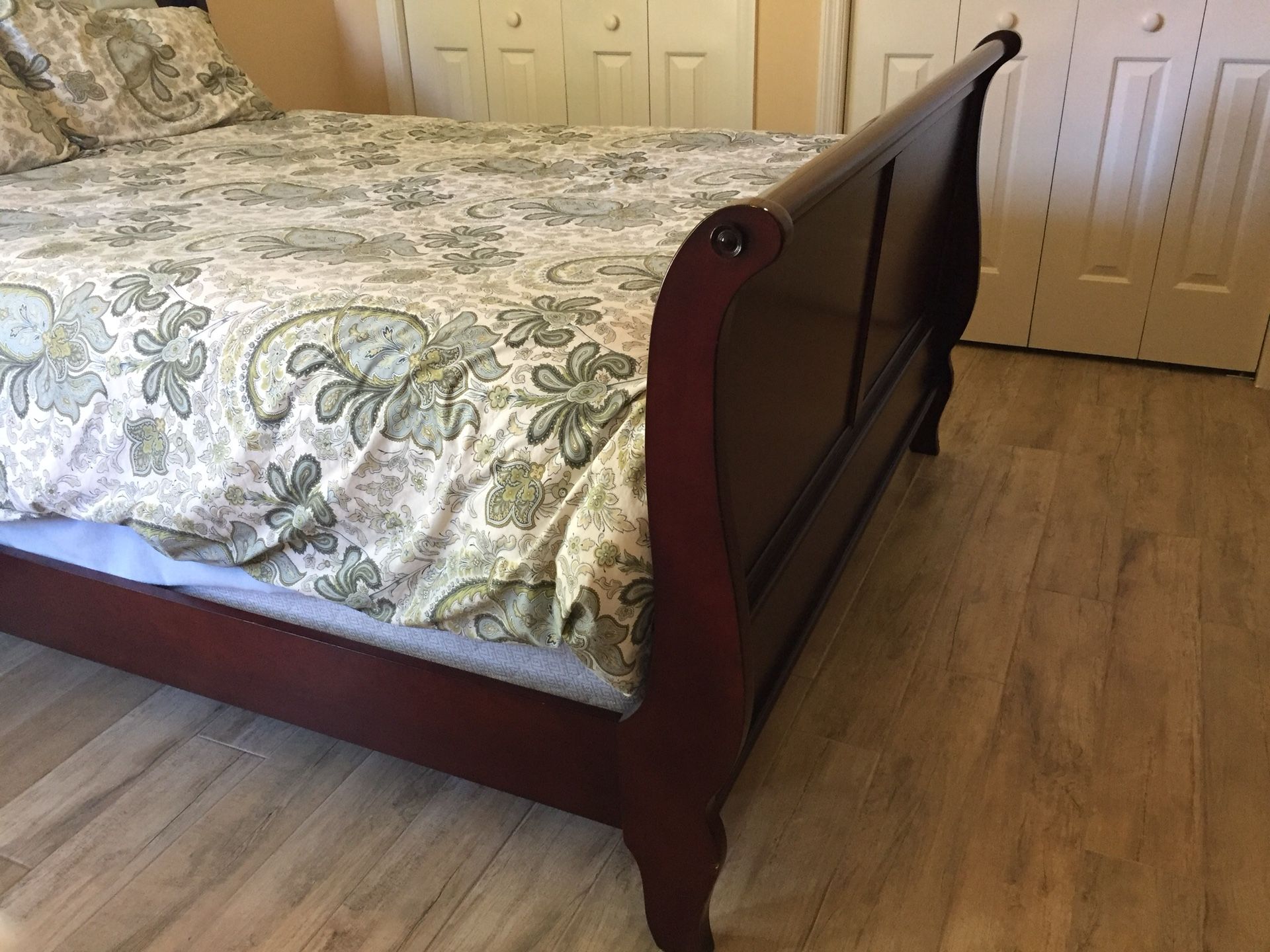 Bedroom set. Bought from Havertys. Marseille collection. for Sale in