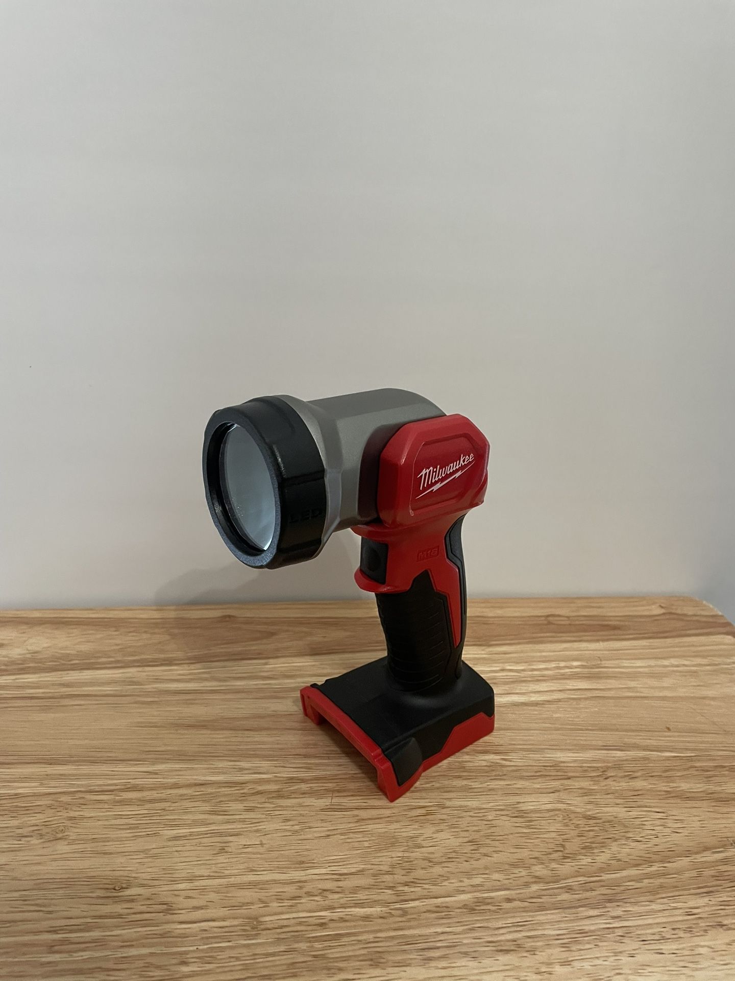 New Milwaukee Work Light M18 (Tool Only Solo Herramienta) $25 Firm-Firme