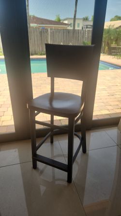 Free wood stool