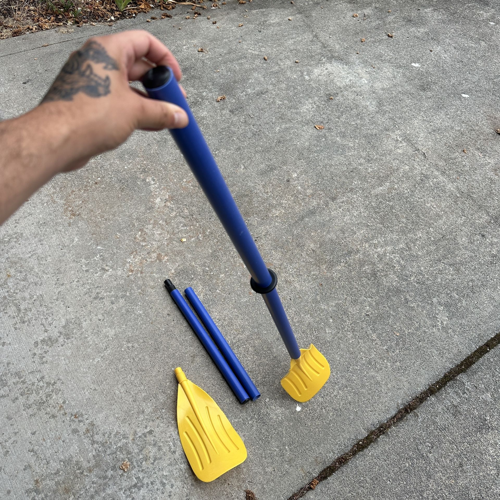 2 paddles up to 4ft tall