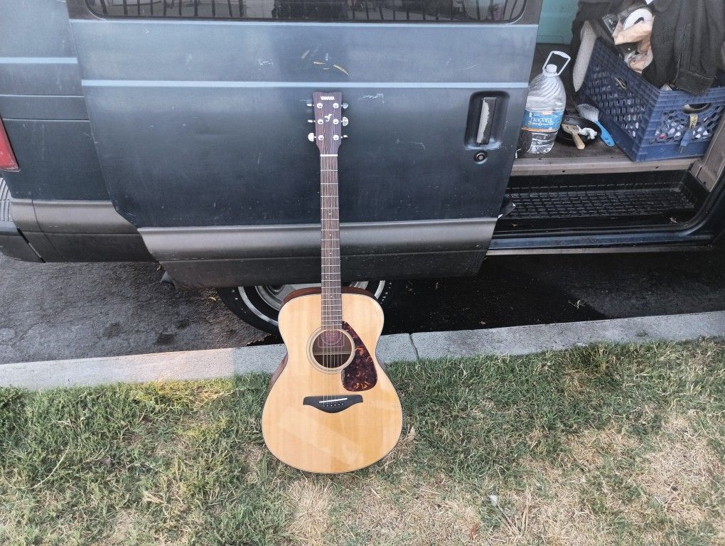 Yamaha Fs700s