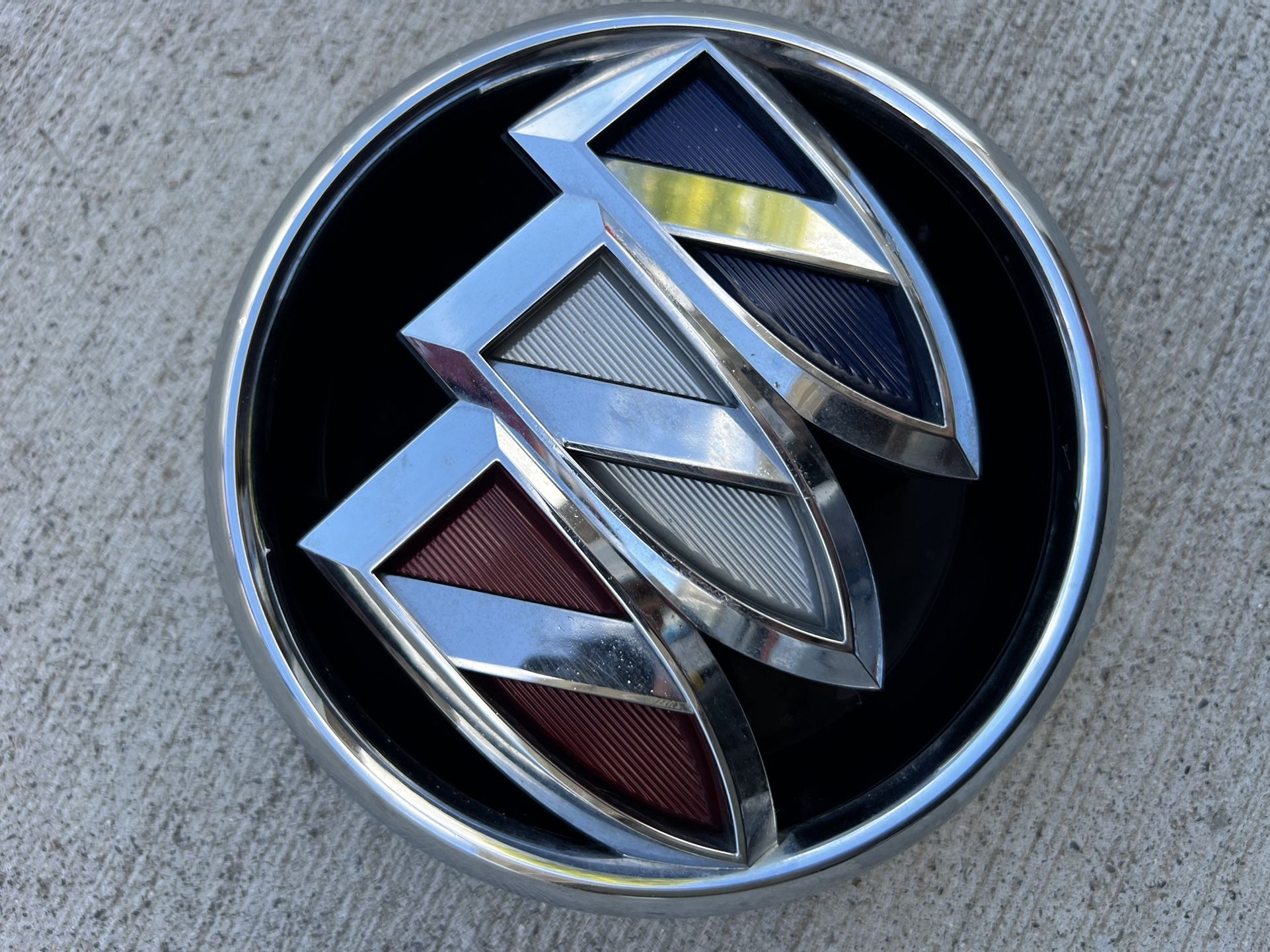 2017 2018 2019 Buick Lacrosse, Envision Front Grille Tri-shield Emblem Badge