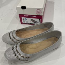 Girl’s Dress Shoes - Size 4
