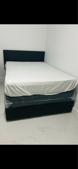 Cama full size con sus dos colchones