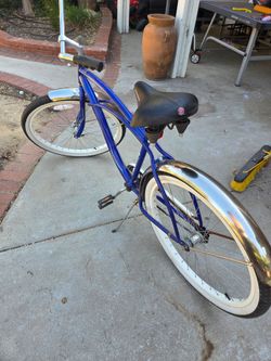 SHWINN BEAC CRUISER