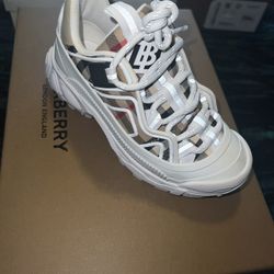 Burberry Sneakers